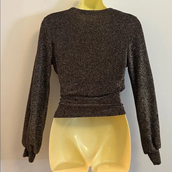 Lush Long Skeeve Metallic Gold Drape Crop Top - Picture 3 of 12